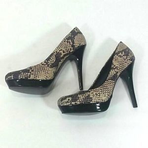 Arturo Chaing women's size 8M pumps *